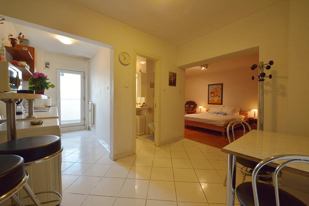 בוקרשט Atlas Accommodation Studio Romana De Lux חדר תמונה